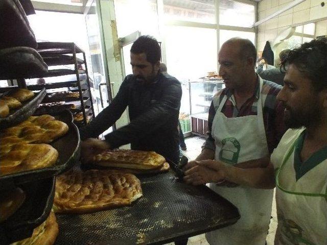 Malazgirt’te Ramazan Pidesine Yoğun İlgi