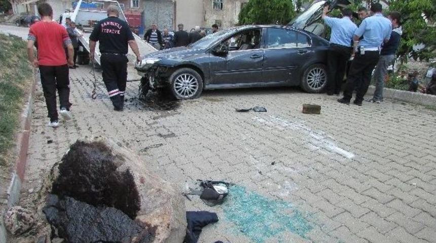 Sandıklı&rsquo;da Otomobil Takla Attı, S&uuml;r&uuml;c&uuml;s&uuml; Hafif Yaralandı