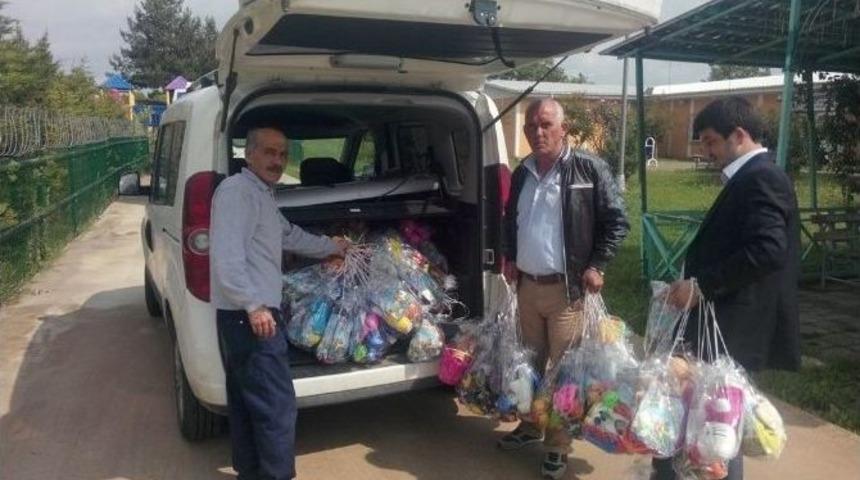 ‘’sana Oyuncak Getirdim’’ İle Çocukların Yüzü Gülüyor