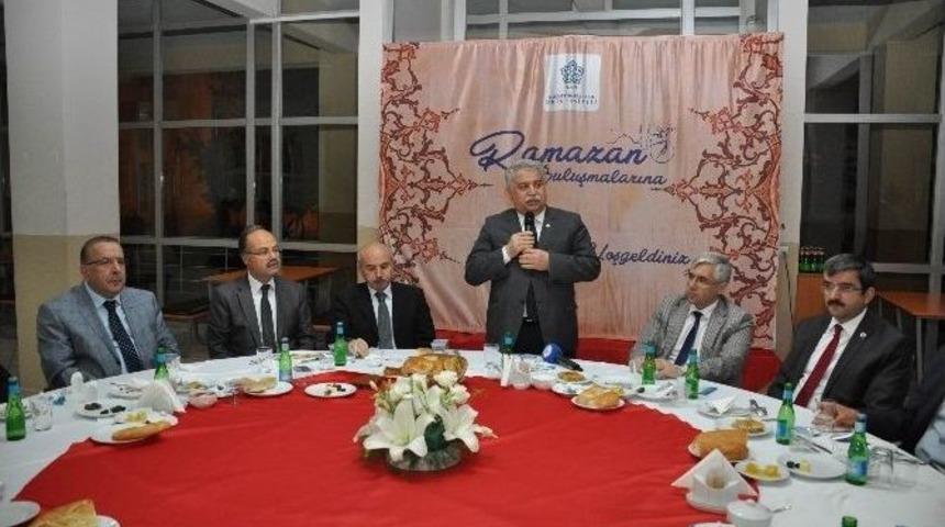 Ne&uuml;, Konya Protokol&uuml; Ve Basın Kuruluşları Temsilcileriyle İftarda Buluştu