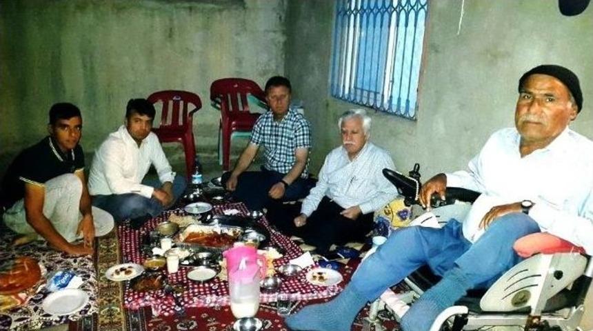 Başkan Toprak Engelli Vatandaşın İftar Sofrasına Konuk Oldu