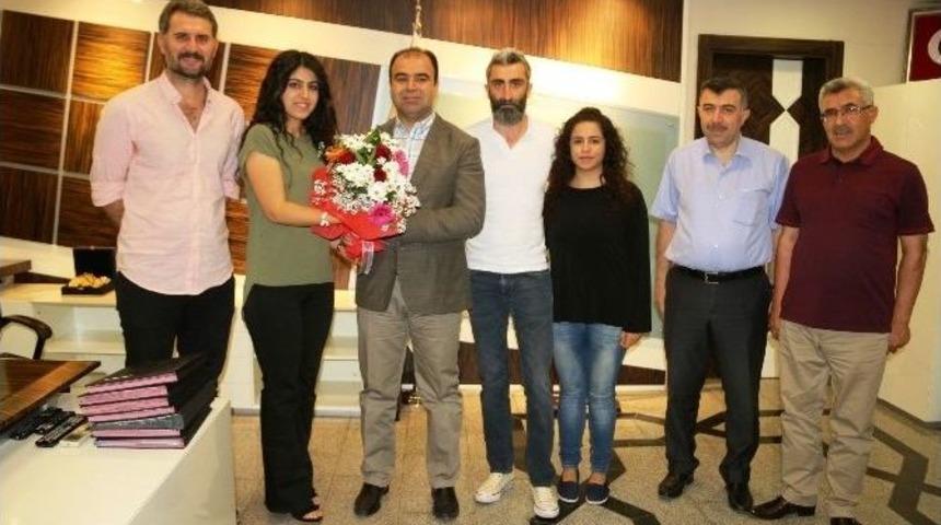 Tiyatro Ekibinden B&uuml;y&uuml;k Başarı