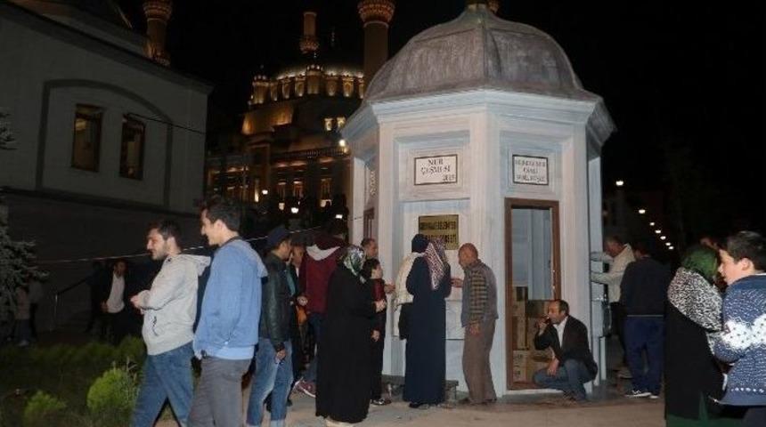 Kırıkkale&rsquo;de Nur &Ccedil;eşmesinden Şerbet İkramı