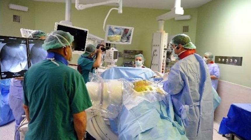 Tam Endoskopik Bel Fıtığı Cerrahisinde Canlı Ameliyatla İleri D&uuml;zeyde Kurs