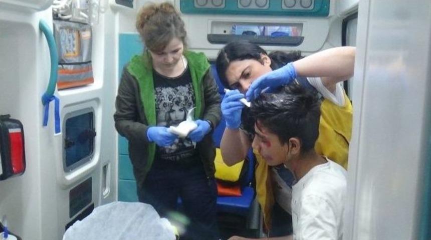 Merdivenlerden D&uuml;şen Gen&ccedil; Hastaneye Kaldırıldı