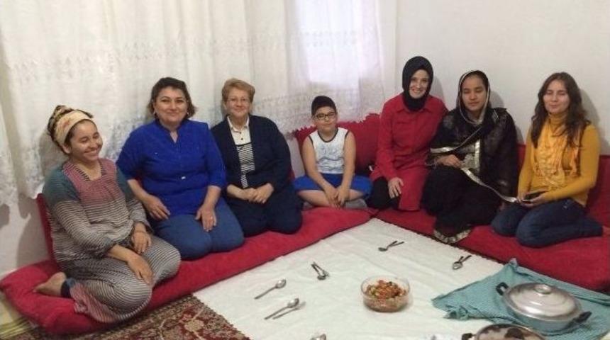 Ak Parti&rsquo;li Kadınlardan &ldquo;sofranız Soframızdır&rdquo; Etkinliği