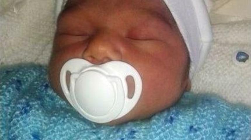 Ayvalık&rsquo;ta R&uuml;zgar Bebeğin Yaşaması İ&ccedil;in Acilen 70 Bin Lira Gerekli