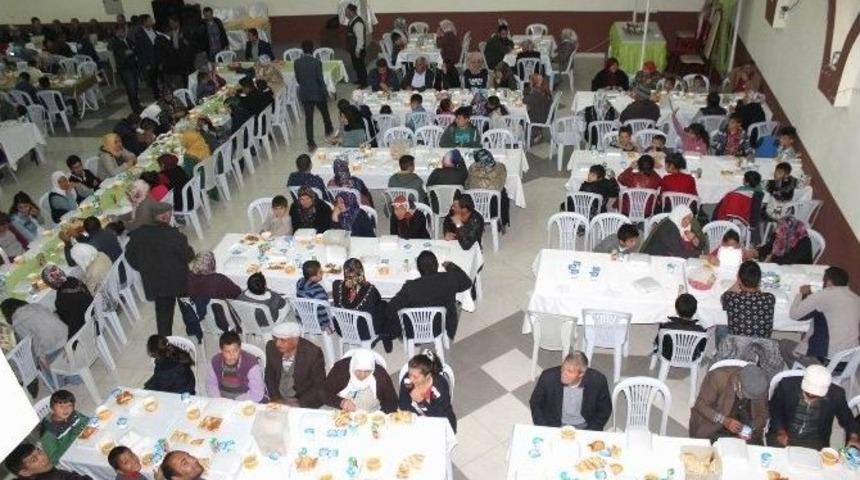 Gemerek’te Vatandaşlar İftar Sofrasında Buluşuyor