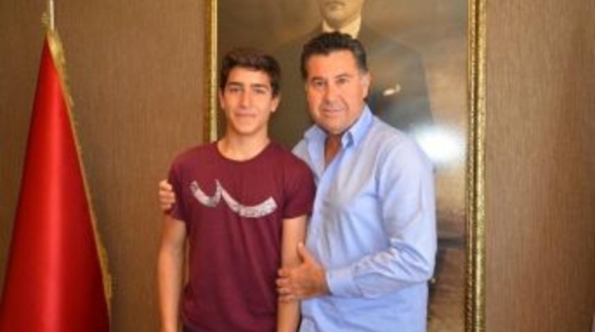 Efe Ağan Başarısını Başkan Kocadon&rsquo;la Paylaştı