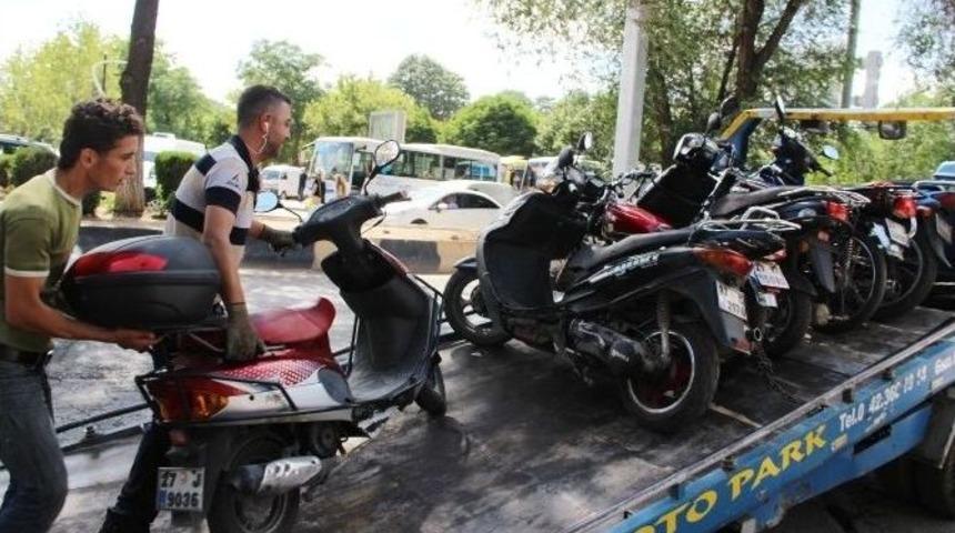 Ter&ouml;r &Ouml;rg&uuml;tlerinin Planlarının Deşifre Edilmesinin Ardından Motosiklet Denetlemeleri Arttırıldı