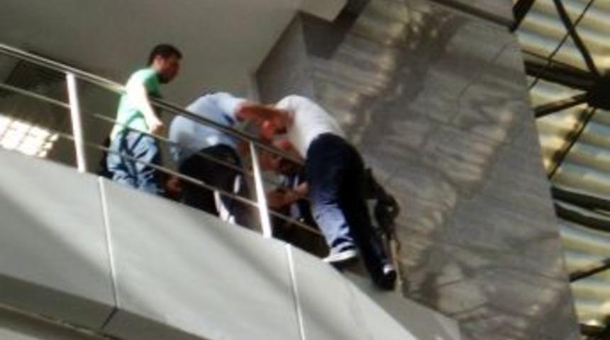 İstanbul Adliyesinde İntihar Girişimi