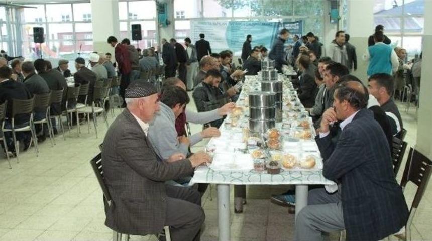 B&uuml;y&uuml;kşehir Kardeşlik Sofrasını Hınıs&rsquo;ta A&ccedil;tı