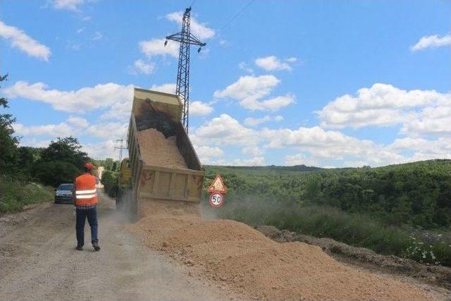 İl Özel İdaresi Köy Yollarını Asfaltlama Çalışmaları Devam Ediyor