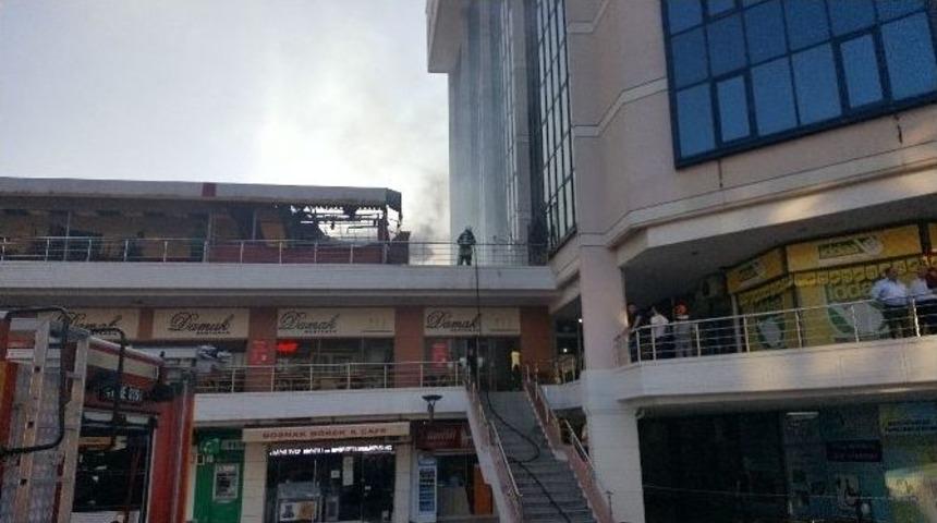 Kafeteryanın Mutfağında &Ccedil;ıkan Yangın Korkuttu