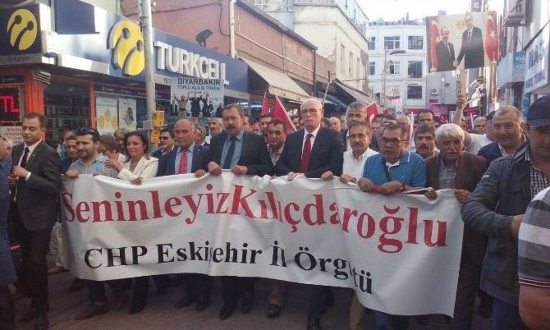 Kılı&ccedil;daroğlu&rsquo;na Destek Y&uuml;r&uuml;y&uuml;ş&uuml;nde Arbede