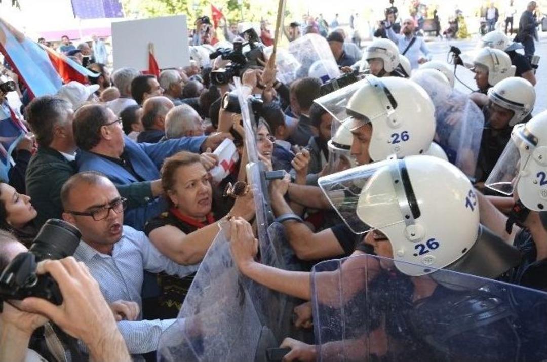 Kılı&ccedil;daroğlu&rsquo;na Destek Y&uuml;r&uuml;y&uuml;ş&uuml;nde Gerginlik