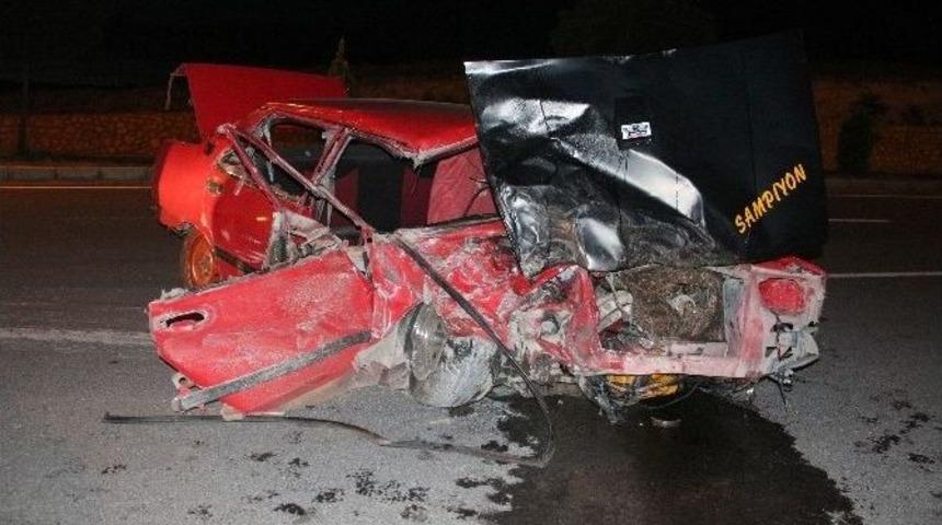 Elazığ&rsquo;da Feci Kaza, Otomobil İkiye B&ouml;l&uuml;nd&uuml;: 3 Yaralı