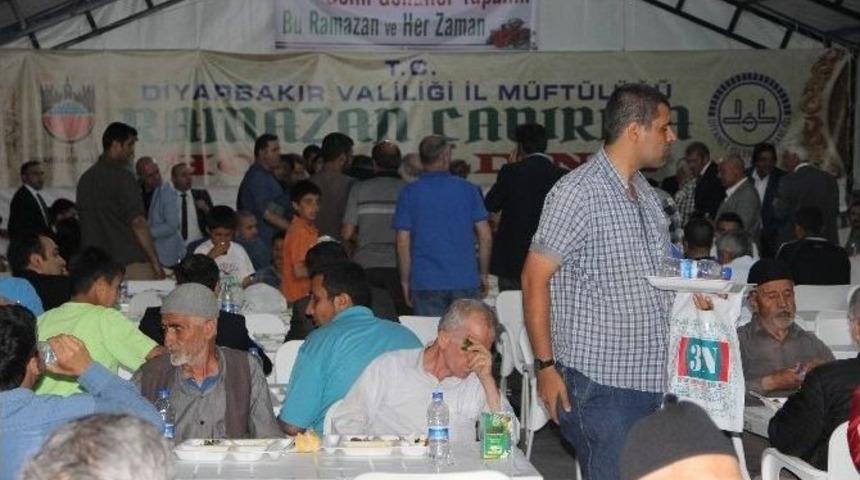 &Ccedil;evre Ve Şehircilik Bakanı &Ouml;zhaseki Surlularla İftar Yaptı