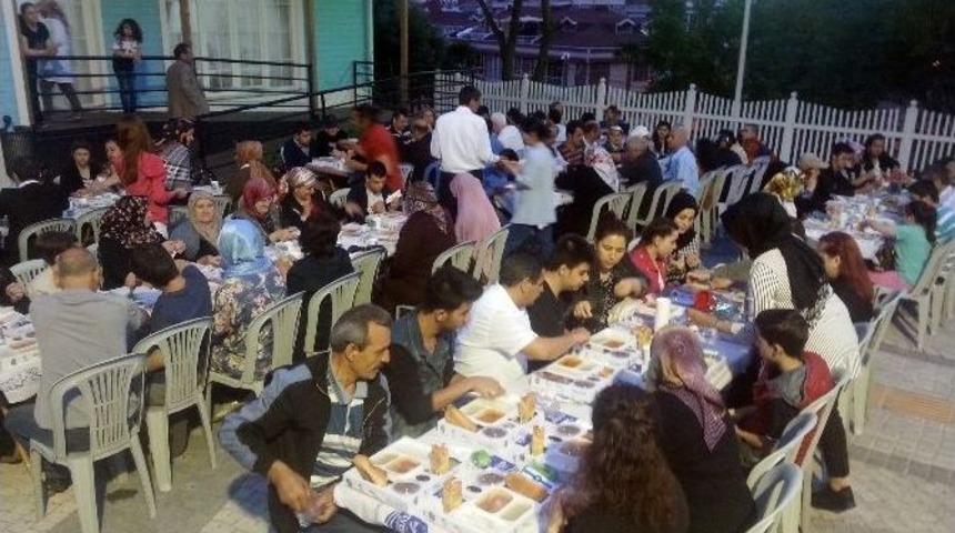 Ey&uuml;p Belediyesinden &Ouml;zel &Ouml;ğrenciler İ&ccedil;in &Ouml;zel İftar