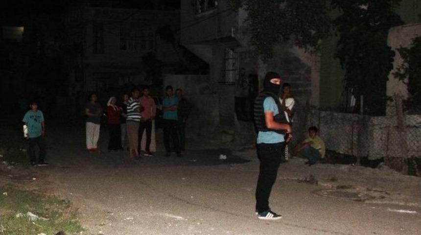 Ter&ouml;r &Ouml;rg&uuml;t&uuml; Sempatizanları İki Sokağa Ses Bombası Attı