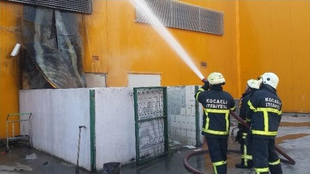 Baca Temizliğinden Kalan K&uuml;ller Avm&rsquo;yi K&uuml;l Ediyordu