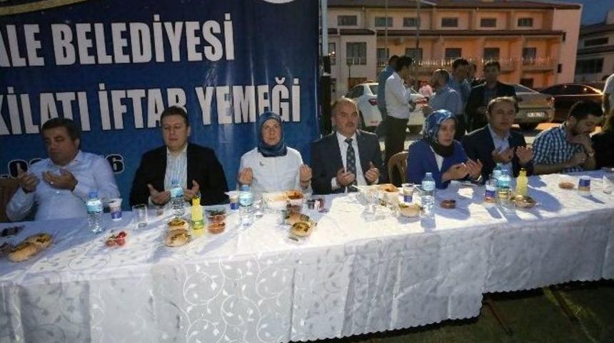 Başkan G&uuml;rlesin&rsquo;den Ak Parti Teşkilatına İftar