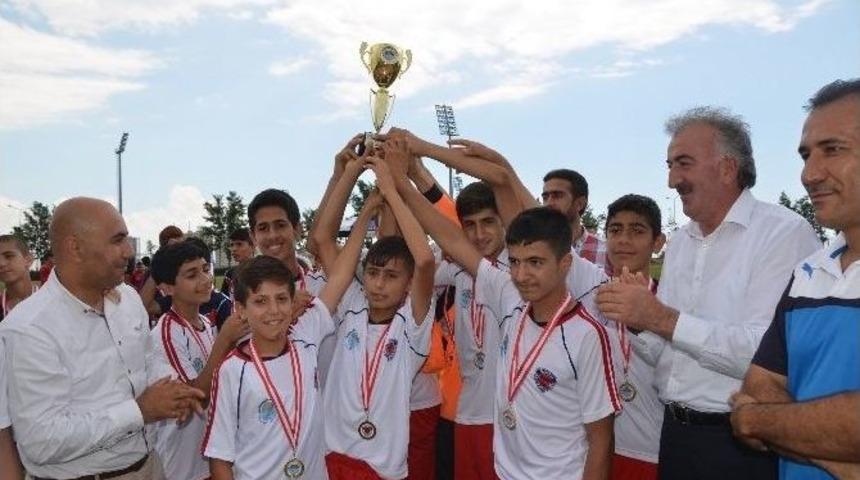 Ortaokul &Ouml;ğrencileri Mersin Taraftarları Futbol Turnuvası&rsquo;nda Ter D&ouml;kt&uuml;