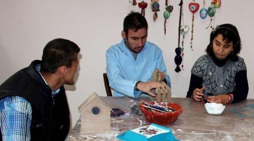 Zihinsel Engelli Gen&ccedil;ler: &ldquo;biz De Karne Alacağız"