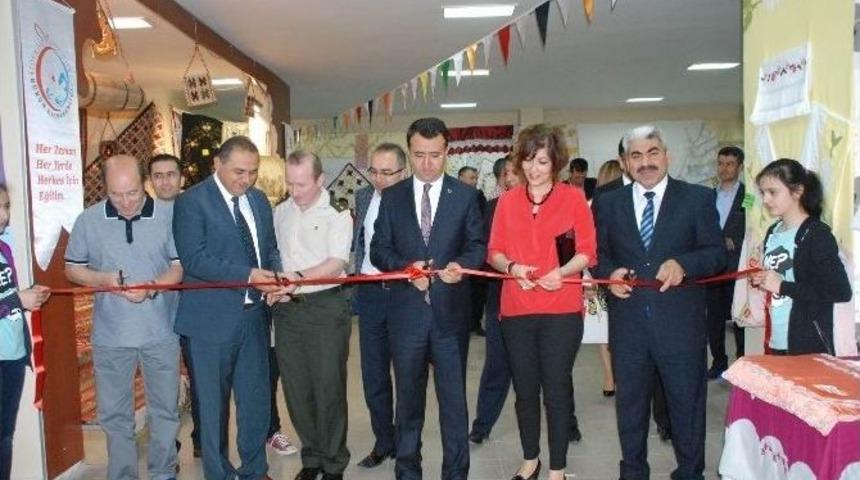 G&uuml;r&uuml;n Halk Eğitim M&uuml;d&uuml;rl&uuml;ğ&uuml; Yıl Sonu Sergisi A&ccedil;tı
