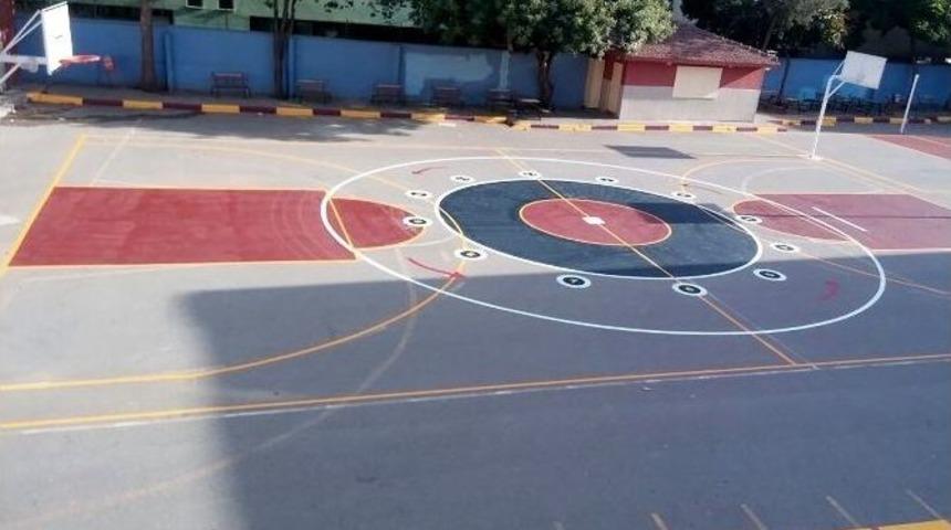 Muratpaşa&rsquo;da Okullarda &Ccedil;ocuklar İ&ccedil;in Oyun Alanları &Ccedil;iziliyor