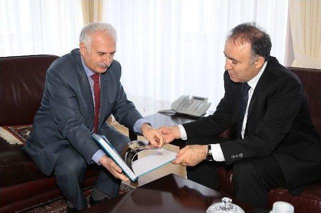 Vali Altıparmak’tan Rektör Koçak’a Veda Ziyareti 1