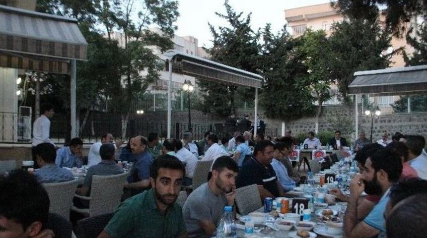 Gazeteciler Ve Basın Danışmanları İftarda Buluştu