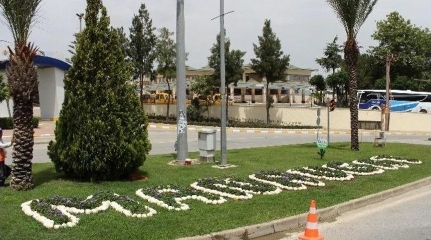 Manavgat&rsquo;ın Cadde, Bulvar Ve Kavşaklar &Ccedil;i&ccedil;eklerle Donatıldı