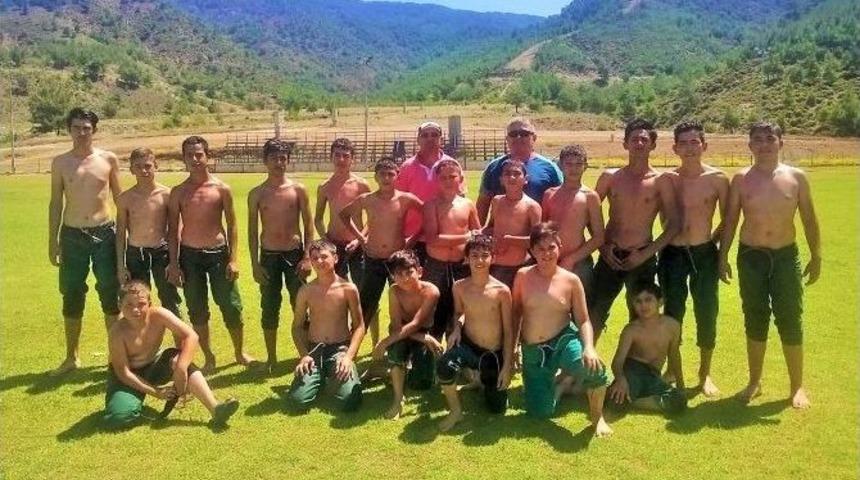 B&uuml;y&uuml;kşehir G&uuml;reş&ccedil;ileri Yağlı G&uuml;reşlere Hazırlanıyor