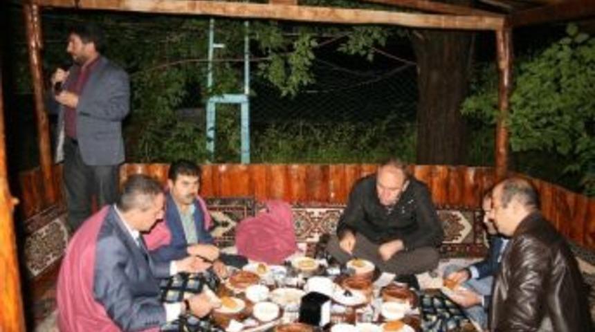 Pasinler Eğitim Bir Sen İftar Yemeği Verdi