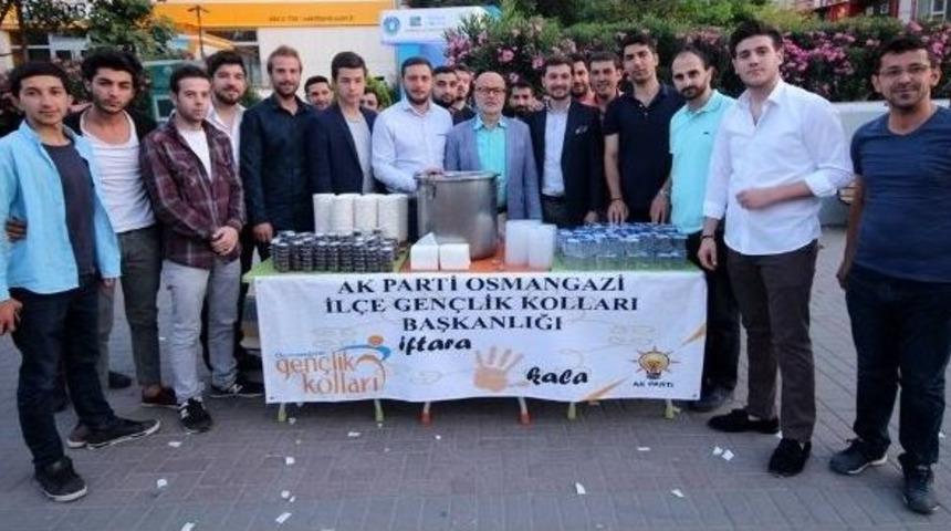 Ak Gen&ccedil;ler, &rsquo;iftara Beş Kala&rsquo; Vatandaşın Yanında