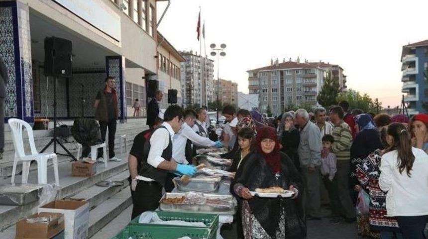 K&uuml;tahya Belediyesi 25 Mahallede Halka İftar Verecek