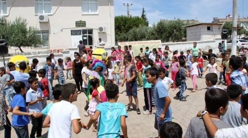 Chp&rsquo;li Gen&ccedil;ler Yalık&ouml;yl&uuml; &Ccedil;ocukların Y&uuml;z&uuml;n&uuml; G&uuml;ld&uuml;rd&uuml;