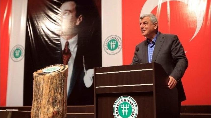 Başkan Karaosmanoğlu, Mezuniyet T&ouml;renine Katıldı