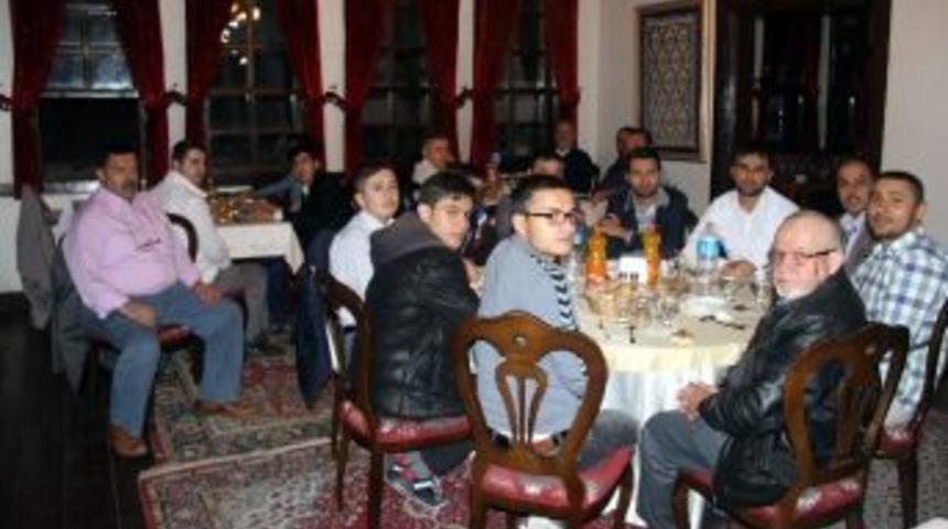 K&uuml;der&rsquo;den Hatimle Teravih Kıldıran G&ouml;revlilere İftar