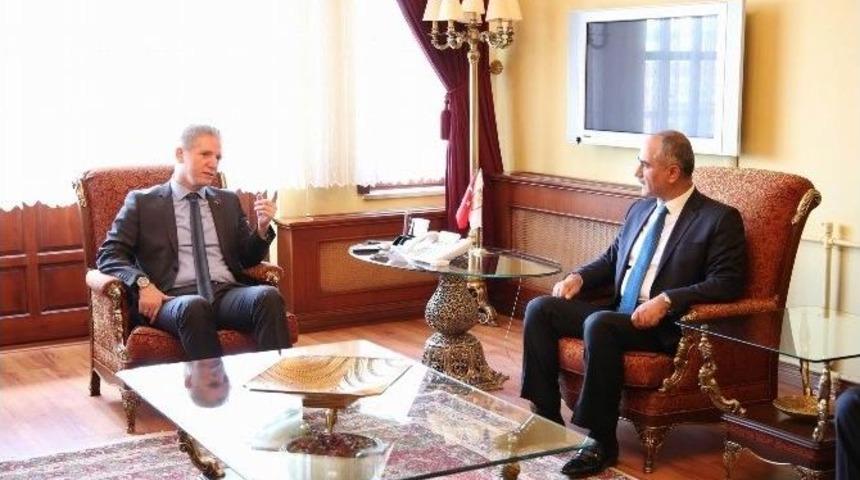 Vali G&uuml;l&rsquo;e Hayırlı Olsun Ziyaretleri S&uuml;r&uuml;yor