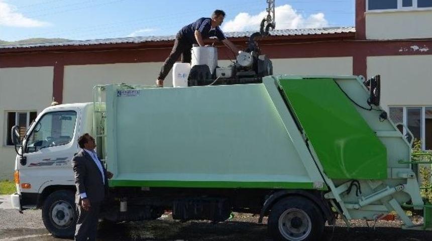 Adilcevaz Belediyesi Cadde Ve Sokaklara G&uuml;l Suyu Serpti