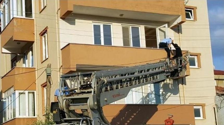 Nakliyeci Beklerken Uyuyakaldı