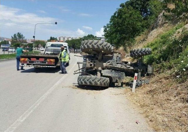 Karacabey’de Traktör Devrildi: 2 Yaralı