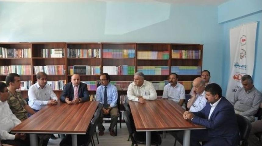 Besni İlçesinde Beş Okula Kütüphane