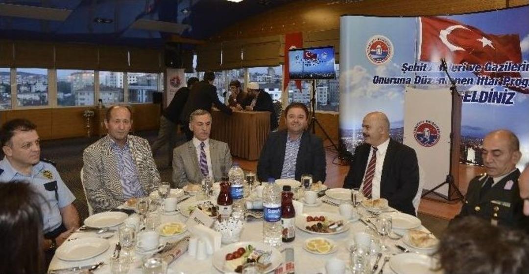 Maltepe&rsquo;de Şehit Ve Gazi Yakınları Onuruna İftar