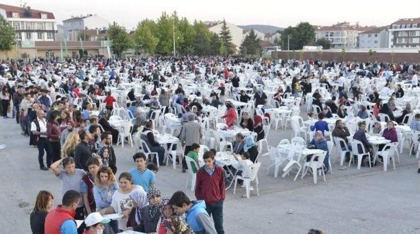 İftar Sofraları &Ccedil;amlıca&rsquo;da Kuruldu