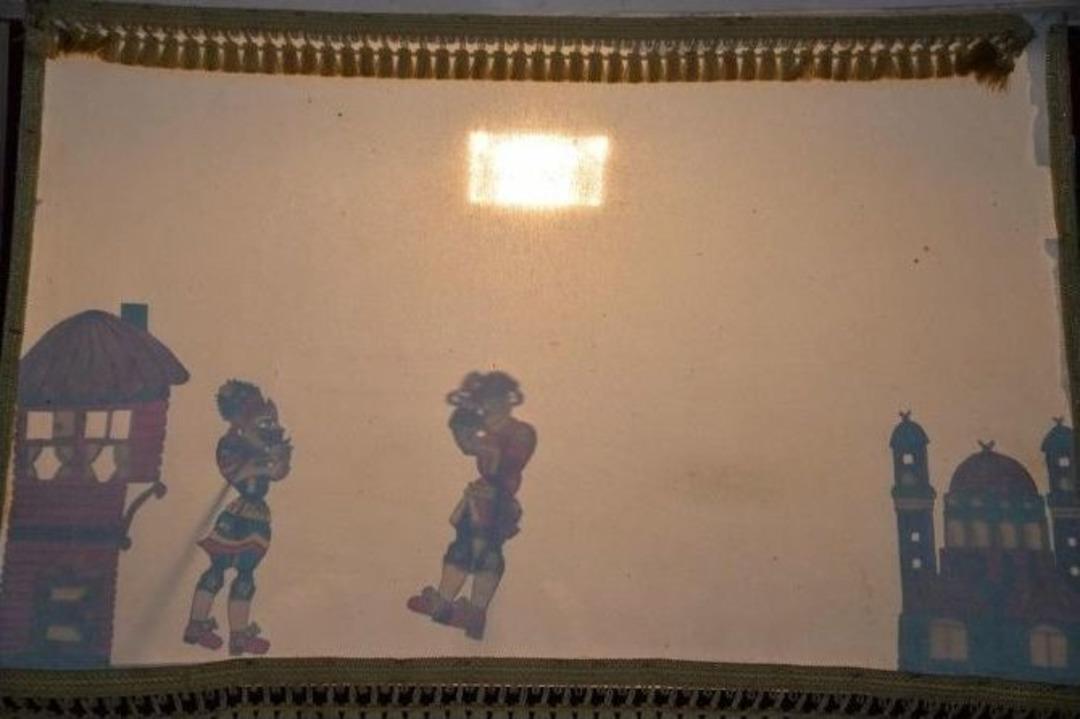 Bu K&ouml;yde Yaşayan &Ccedil;ocuklar İlk Defa Hacivat Ve Karag&ouml;z&rsquo;le Tanıştı