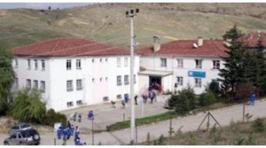 &Ouml;ğretmenin Okul M&uuml;d&uuml;r&uuml;n&uuml; D&ouml;vd&uuml;ğ&uuml; İddiası