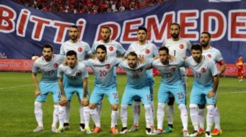 T&uuml;rkiye, İlk Sınavı İ&ccedil;in Hırvatistan Karşısında